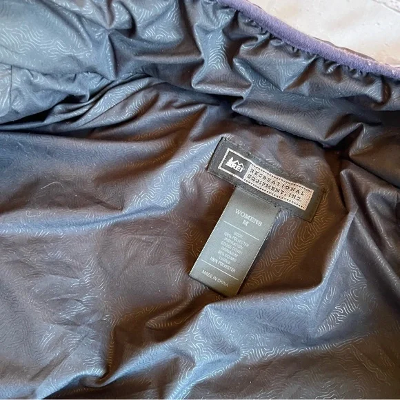 REI Goose Down Womens Burgundy Puffer Jacket Medium Winter Gorpcore Full Zip - Picture 15 of 16